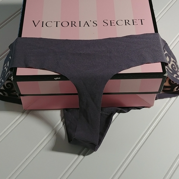 3/$25.- Victoria's Secret Seamless Scroll Thongs - Picture 4 of 9